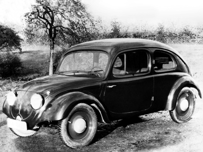1936年10月12日首三款甲壳虫正式面世,正式名称为大众1型(volkswagen