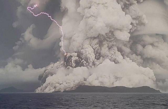 惊慌沉睡300多年的富士山火山正在活动