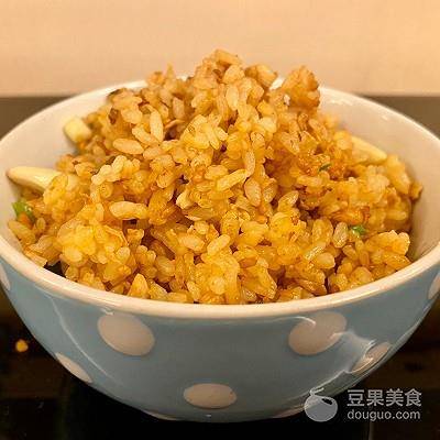 黄金菌菇鸡肉蛋炒饭