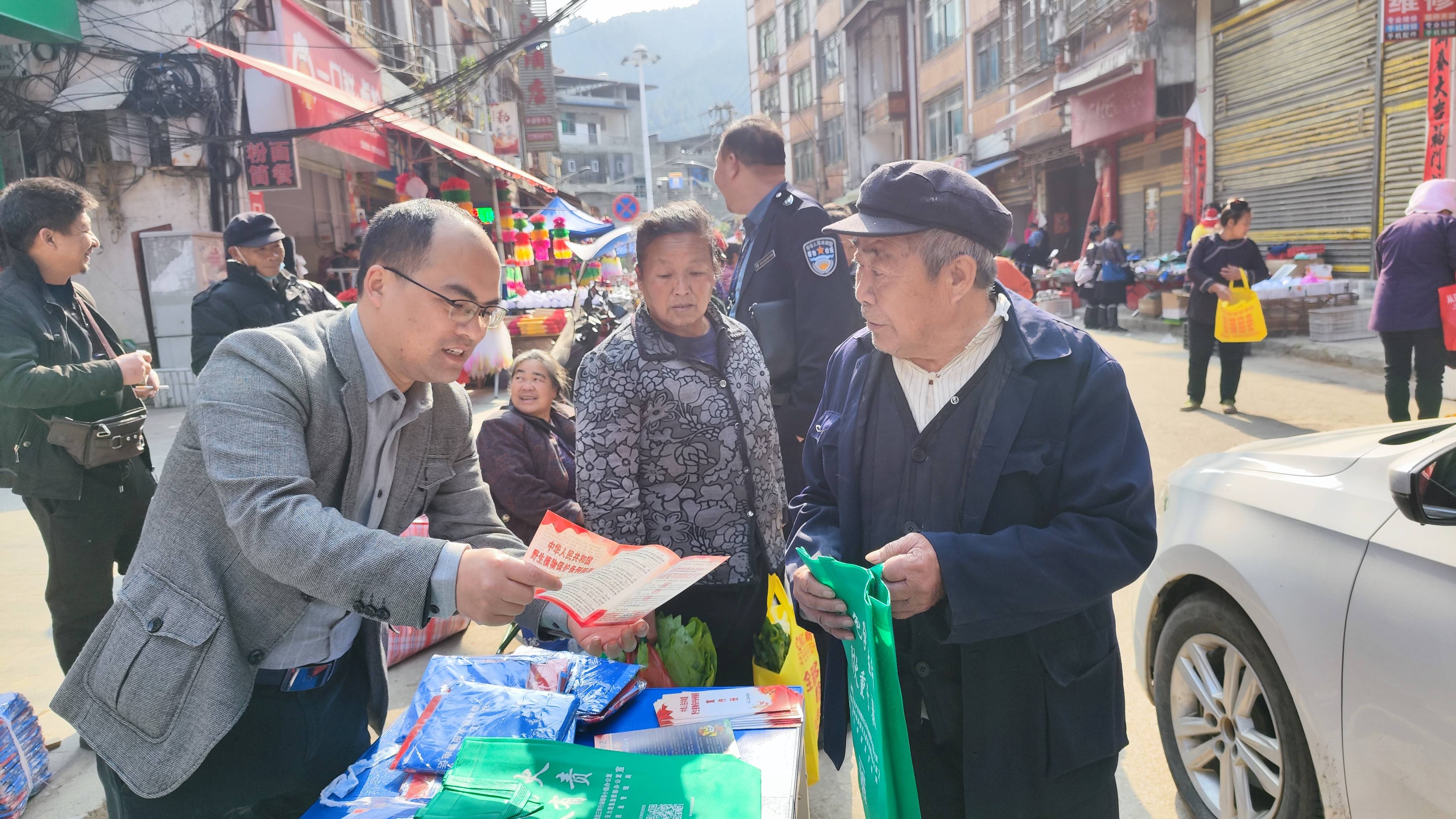 从江县开展林业政策及法律法规宣传活动