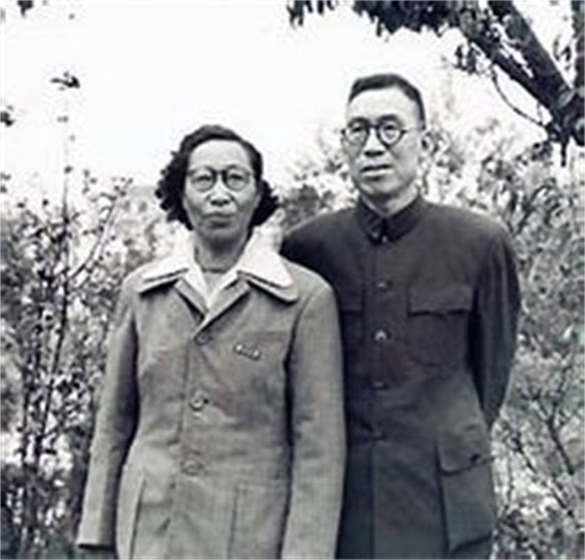 1955年，周总理去昆明与前女友张若名见面，提出让她前往北京工作