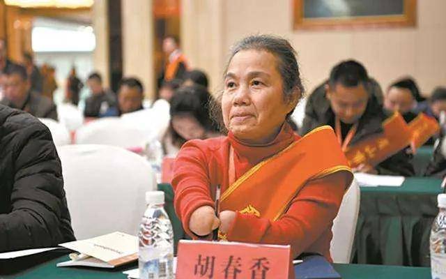 女子无手无脚，身高只有1.05米，却凭借自己的努力收获幸福