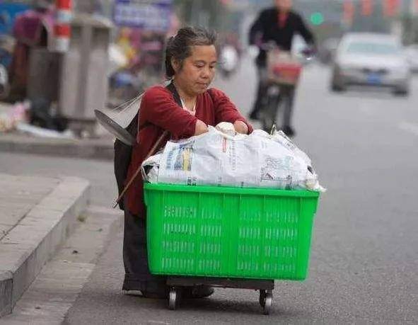 女子无手无脚，身高只有1.05米，却凭借自己的努力收获幸福