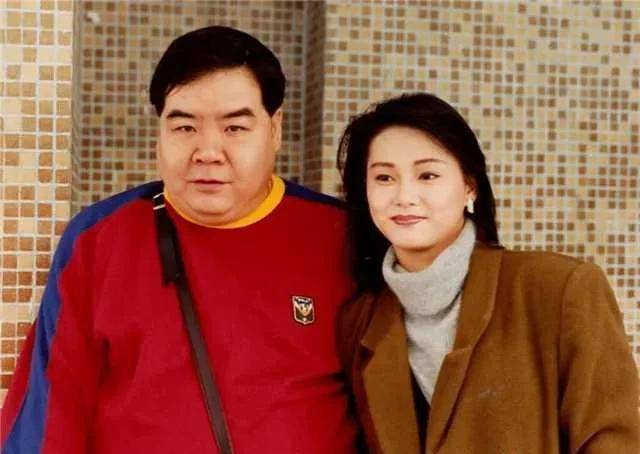 白发变黑返老童?郑则仕身体状况良好却仍需频繁接戏解决医药费问题,老年人身 白发变黑返老童?郑则仕身体状况良好却仍需频繁接戏解决医药费问题,老年人身