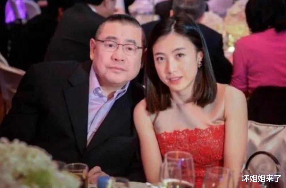 刘銮雄对李嘉欣的无情，和隔壁老王相同