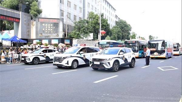 高考首日 冷水滩交警护航学子“赶考路”