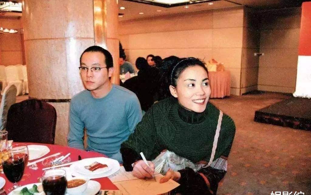 高原和王菲握手言和，各自女儿成节常客，窦唯近照了不少