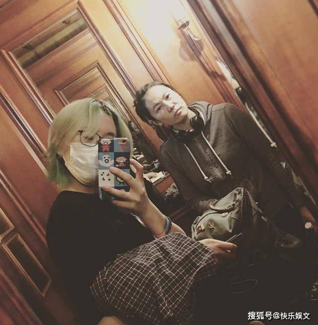 窦唯21岁女儿疑失恋！喊话男友多爱她一点，60字短文内涵多尺度大