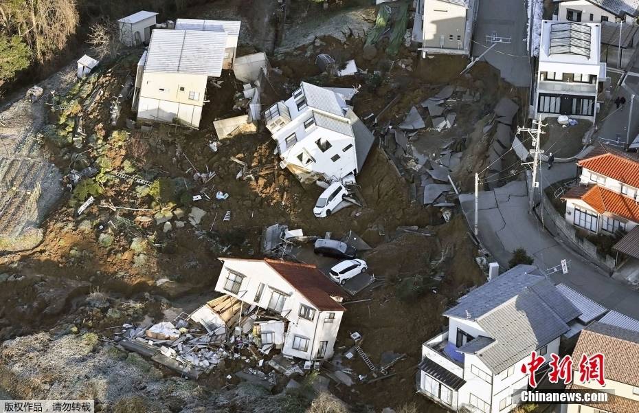 日本新年首日发生7.6级地震 航拍地震现场